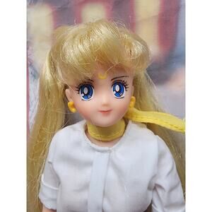 Irwin Toys Sailor Moon Doll 11” Serena Deluxe Adventure Doll 2001 vintage
